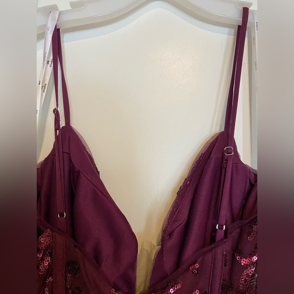 Formal sequin cocktail dress with illusion plunge - Picture 9 of 10